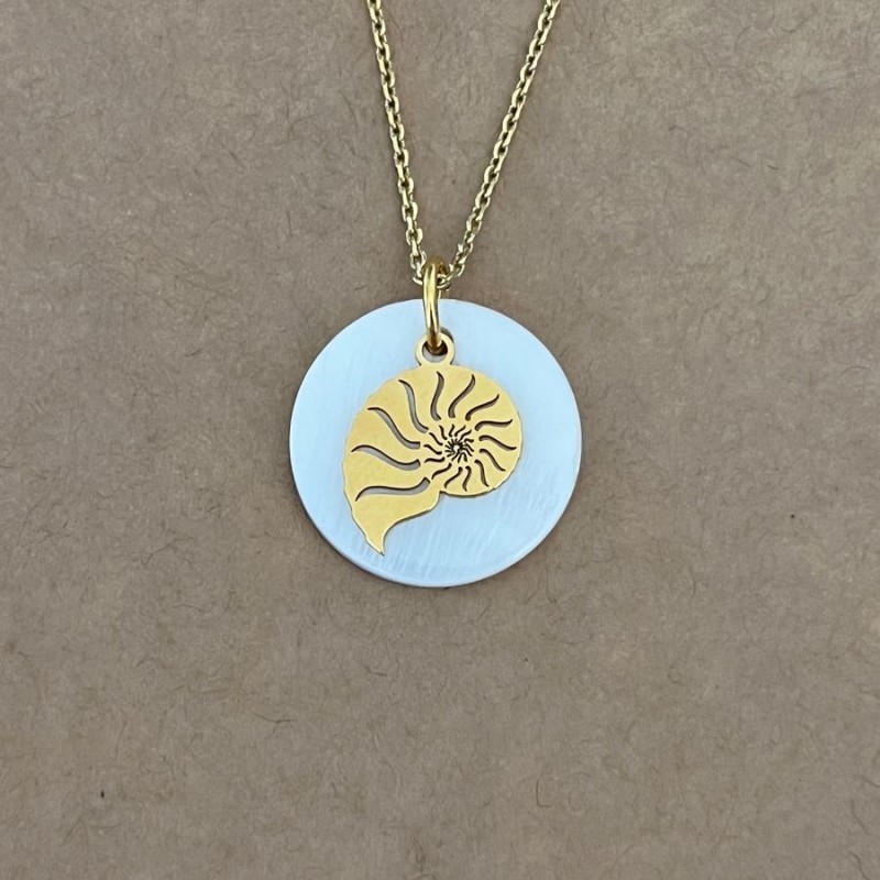 Collier créateur femme, Nacre blanche et plaqué or - Ammonite