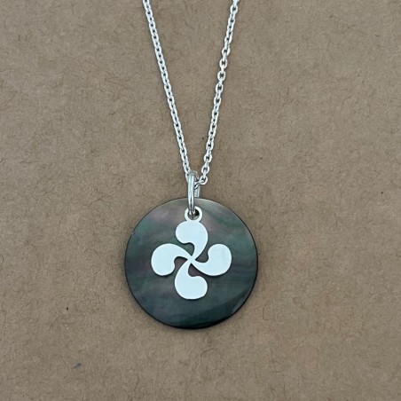 Collier femme argent et pendentif en Nacre grise, croix basque