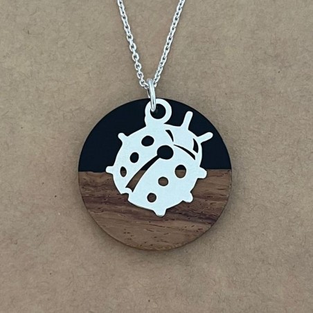 Collier pour femme, Coccinelle argent, bois et résine noire - Marque cabaneTchanquée
