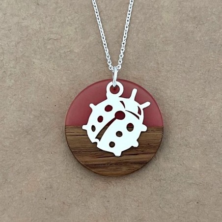 Collier pour femme, Coccinelle argent, bois et résine rouge - Marque cabaneTchanquée