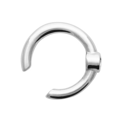 touche mode: la bague d'oreille en argent et pierre brillante