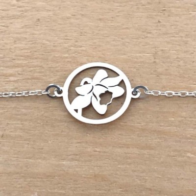 Bracelet en argent rhodié 925/1000 par CabaneTchanque, avec chaîne et médaillon tête de jonquille