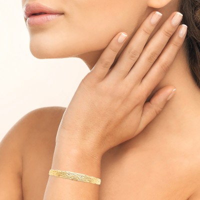 femme portant un bracelet jonc solia par Lyn&Or Bijoux