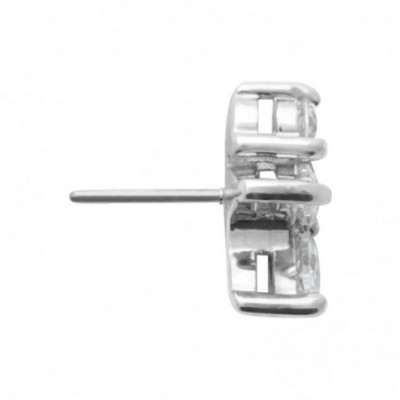  Zoom sur les deux navettes et le zircon solitaire du piercing Indira