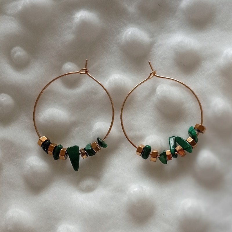 Créoles dorées en acier inoxydable & éclats de malachite – Gaïa