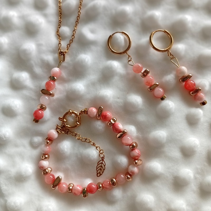 Parure Soraya – Collier, boucles & bracelet en acier doré avec pierre persane rose