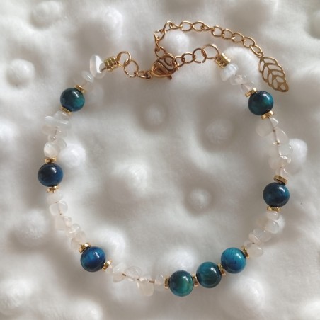 Bracelet Orion – Calcédoine blanche & Œil du tigre bleu, acier doré par Créalyn