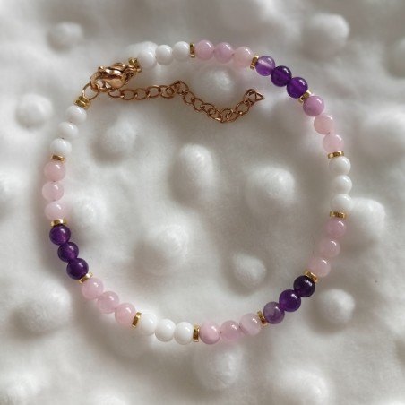 Bracelet Lyra – Calcédoine blanche, angélite rose & améthyste, acier doré Bracelet Lyra – Calcédoine blanche, angélite rose & améthyste, acier doré