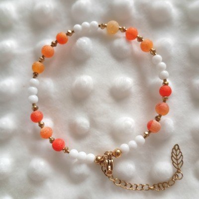 Bracelet Soléa – Agate craquelée orange & calcédoine blanche, acier doré