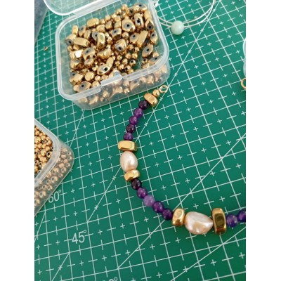 bracelet de créateur en cours de fabrication