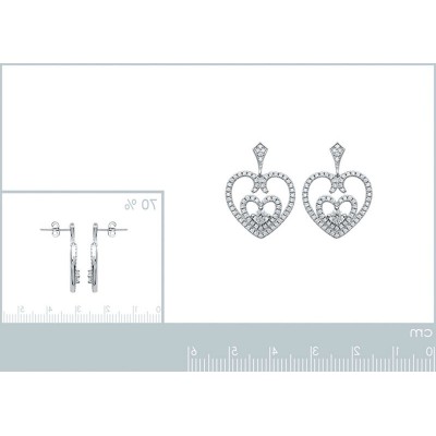 Détail boucles d’oreilles pendantes en argent et zircons