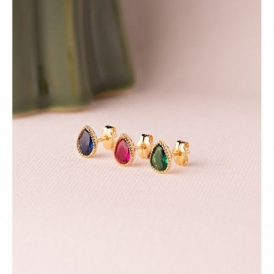 Bijoux élégants avec pierre sertie et tour doré finement travaillé